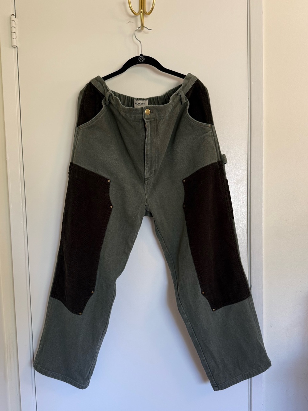Dark green wondery carpenter pants